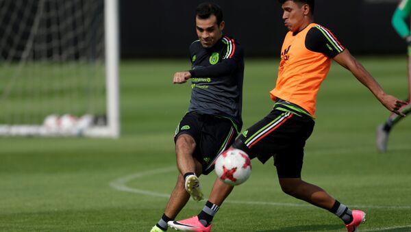 Rafa Márquez durante un entrenamiento de la selección mexicana - Sputnik Mundo