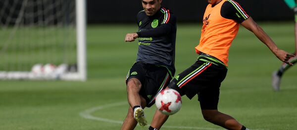Rafa Márquez durante un entrenamiento de la selección mexicana Rafa Márquez durante un entrenamiento de la selección mexicana - Sputnik Mundo