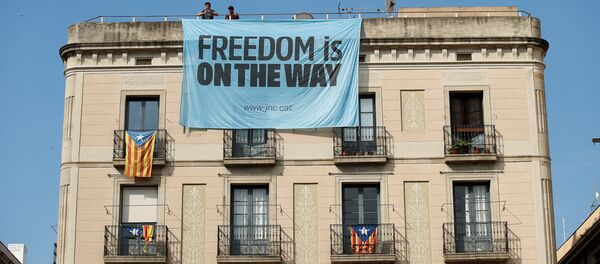 Banderas independentistas catalanas en Barcelona, España - Sputnik Mundo