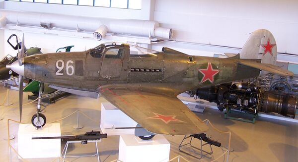 El avión de caza estadounidense Bell P-39 Airacobra con simbología soviética. Museo del Aire de Tikkakoski (Finlandia). - Sputnik Mundo