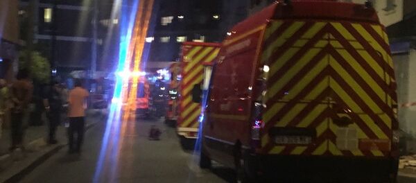 Ambulancias cerca del restaurante atacado con un cóctel Molotov en los suburbios de París - Sputnik Mundo