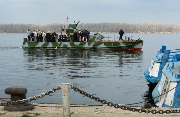 La lancha blindada BK 73 con pasajeros a bordo en la ciudad rusa de Samara - Sputnik Mundo
