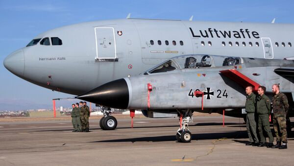 Oficiales de la Fuerza Aérea de Alemania durante la visita del secretario de Defensa de EEUU, Ash Carter. Base aérea de Incirlik, Turquía, 15 de diciembre de 2015. - Sputnik Mundo