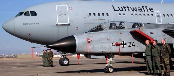 Oficiales de la Fuerza Aérea de Alemania durante la visita del secretario de Defensa de EEUU, Ash Carter. Base aérea de Incirlik, Turquía, 15 de diciembre de 2015. Oficiales de la Fuerza Aérea de Alemania durante la visita del secretario de Defensa de EEUU, Ash Carter. Base aérea de Incirlik, Turquía, 15 de diciembre de 2015. - Sputnik Mundo