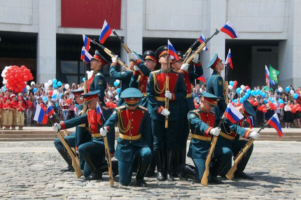 ¡Gloria a la patria! ¡Estamos orgullosos de ti!: así se celebró el Día de Rusia - Sputnik Mundo