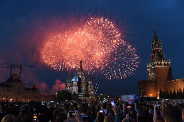 ¡Gloria a la patria! ¡Estamos orgullosos de ti!: así se celebró el Día de Rusia - Sputnik Mundo