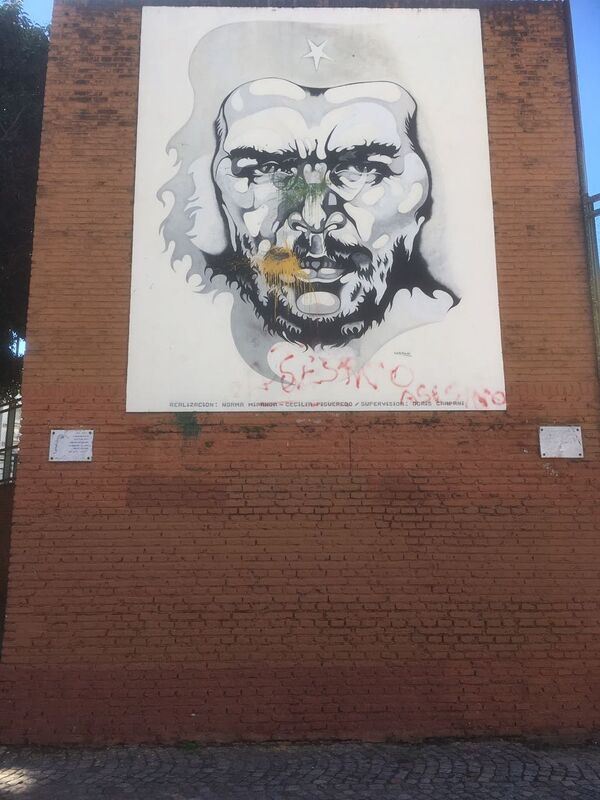 Mural de Ricardo Carpani en homenaje al Che Guevara, en la Plaza de la Cooperación, Rosario, Argentina. - Sputnik Mundo