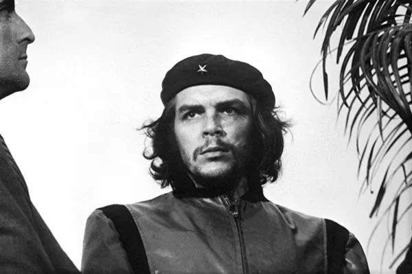 El 9 de octubre de 1967, a sus 39 años, fue fusilado después de haber sido rodeado, herido y capturado por las fuerzas locales y la inteligencia estadounidense. Su cuerpo fue exhibido primero y luego sepultado en secreto. El 9 de octubre de 1967, a sus 39 años, fue fusilado después de haber sido rodeado, herido y capturado por las fuerzas locales y la inteligencia estadounidense. Su cuerpo fue exhibido primero y luego sepultado en secreto. - Sputnik Mundo