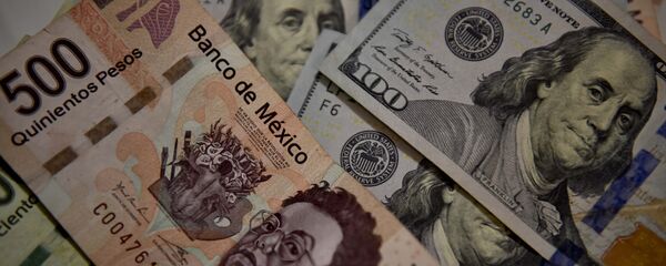 Peso mexicano y dólar estadounidense - Sputnik Mundo
