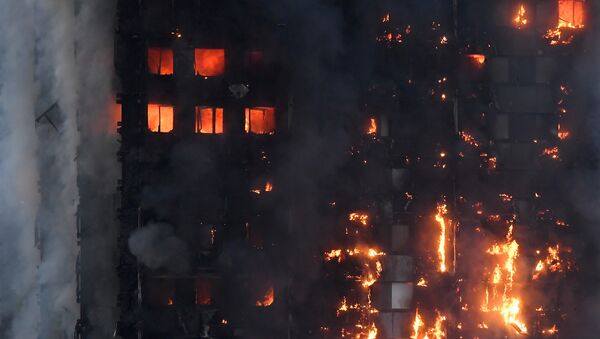 Incendio en edificio de viviendas Grenfel Tower de Londres - Sputnik Mundo