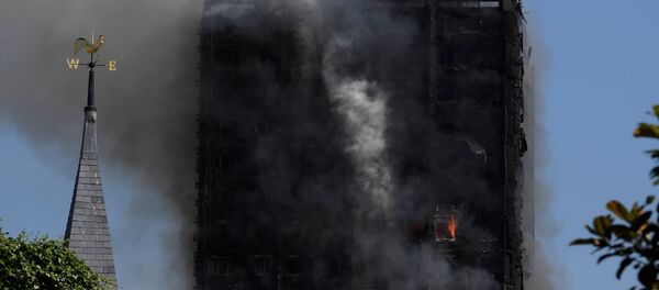 Incendio en el edificio de viviendas Grenfell Tower, en Londres (archivo) - Sputnik Mundo