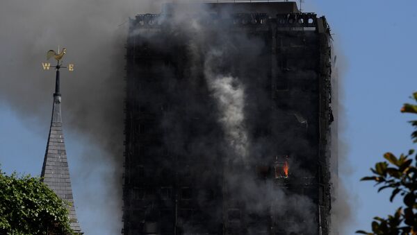 Incendio en el edificio de viviendas Grenfell Tower, en Londres (archivo) - Sputnik Mundo