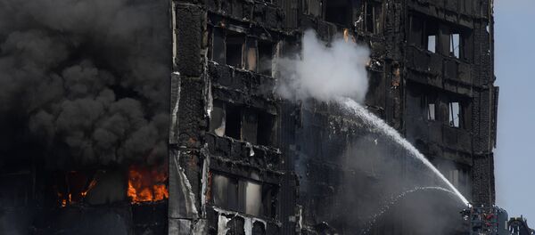 Incendio en el edificio de viviendas Grenfell Tower, en Londres (archivo) - Sputnik Mundo