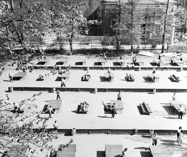 Impresionantes imágenes: el Parque Gorki de Moscú, en plena época del 'deshielo' - Sputnik Mundo