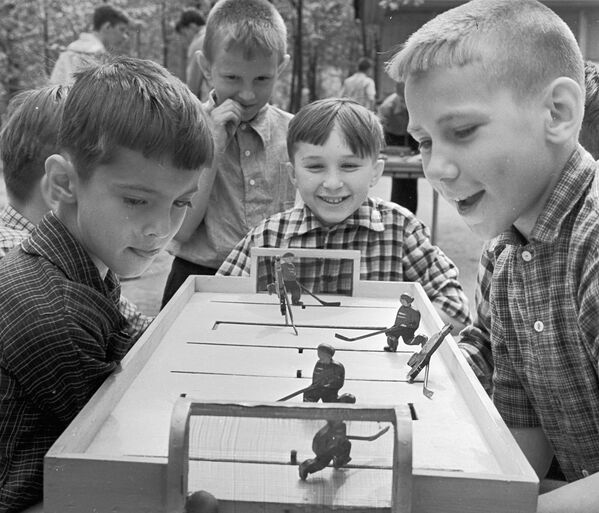 Impresionantes imágenes: el Parque Gorki de Moscú, en plena época del 'deshielo' - Sputnik Mundo