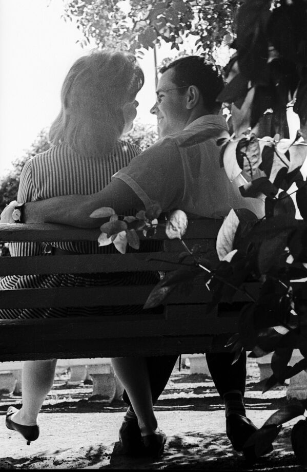 Impresionantes imágenes: el Parque Gorki de Moscú, en plena época del 'deshielo' - Sputnik Mundo