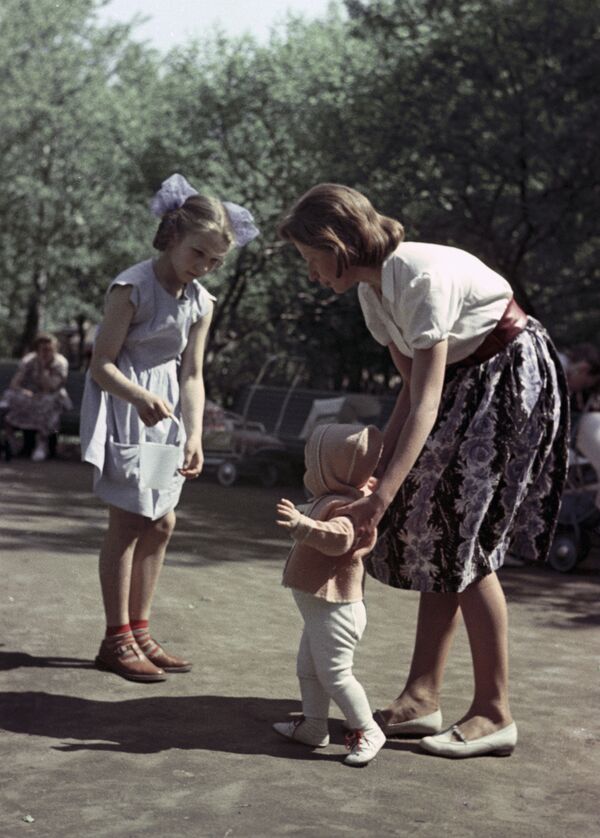 Impresionantes imágenes: el Parque Gorki de Moscú, en plena época del 'deshielo' - Sputnik Mundo