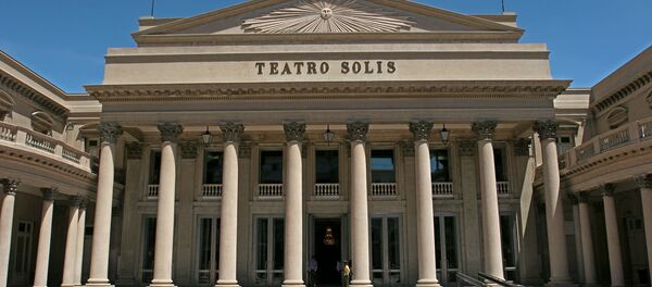 Fachada principal del Teatro Solís - Sputnik Mundo