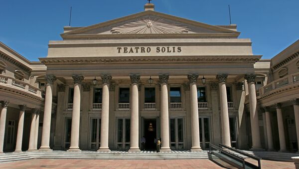 Fachada principal del Teatro Solís - Sputnik Mundo