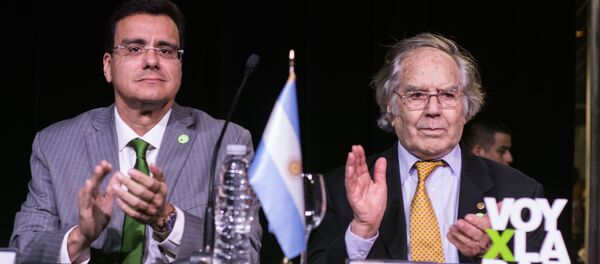 Ramsés Vargas Lamadrid, rector de la UAC, con el activista argentino premio Nobel de la Paz, Adolfo Pérez Esquivel - Sputnik Mundo