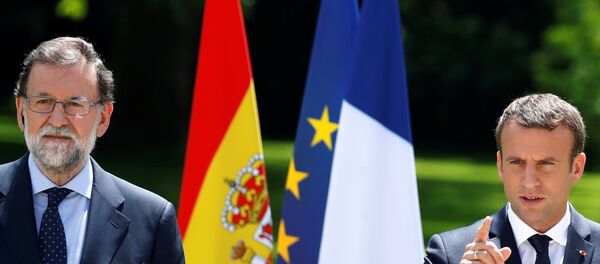 El presidente de la República Francesa, Emmanuel Macron, y el presidente del Gobierno español, Mariano Rajoy - Sputnik Mundo