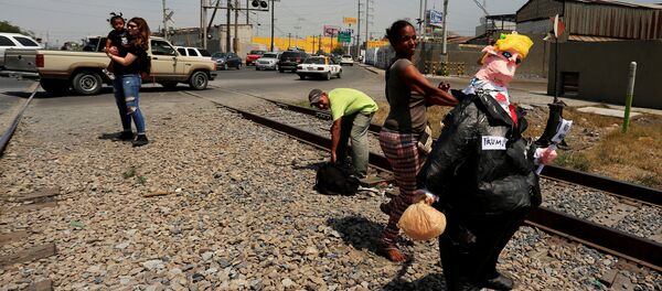 Los migrantes de América Central que se oponen a la política migratoria de Donald Trump - Sputnik Mundo
