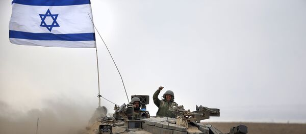 Soldados israelíes a bordo del tanque Merkava (archivo) - Sputnik Mundo