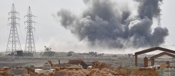 Los ataques de las Fuerzas Aeroespaciales de Rusia contra las posiciones de Daesh cerca de la ciudad siria de Deir Ezzor (archivo) - Sputnik Mundo