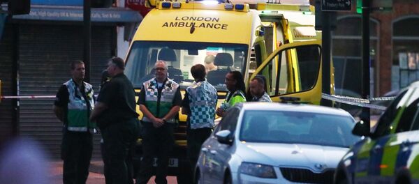 La ambulancia londinense cerca del incidente con camión en el norte de la capital - Sputnik Mundo