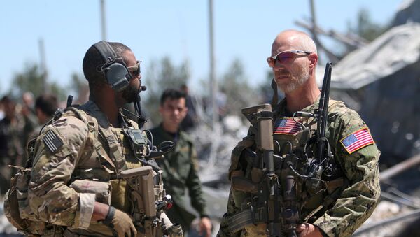 US forces are seen at the Kurdish People's Protection Units (YPG) headquarters after it was hit by Turkish airstrikes in Mount Karachok near Malikiya, Syria April 25, 2017. - Sputnik Mundo