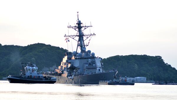 La colisión del destructor estadounidense USS Fitzgerald con el buque mercante filipino ACX Crystal - Sputnik Mundo