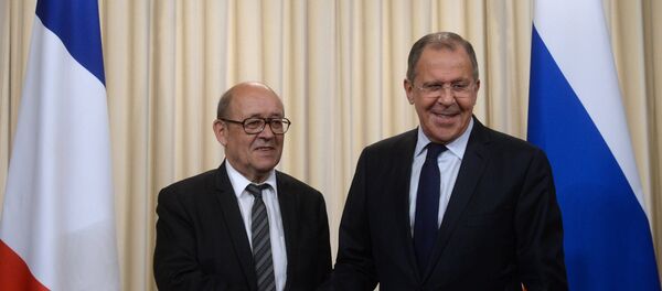 El ministro de Asuntos Exteriores de Francia, Jean-Yves Le Drian, y el ministro de Asuntos Exteriores de Rusia, Serguéi Lavrov - Sputnik Mundo