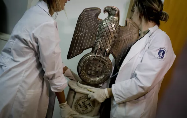 Artefactos con simbología nazi encontrados en Argentina en junio de 2017 Artefactos con simbología nazi encontrados en Argentina en junio de 2017 - Sputnik Mundo