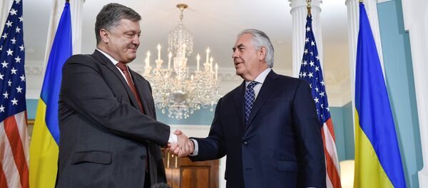 Presidente de Ucrania, Petró Poroshenko, y secretario de Estado de EEUU, Rex Tillerson - Sputnik Mundo