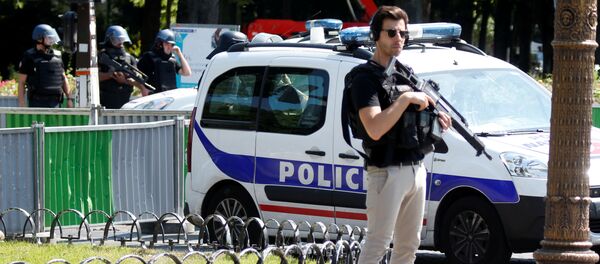 La policía francesa - Sputnik Mundo