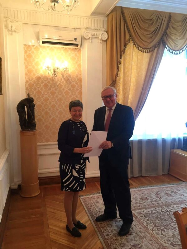 La nueva embajadora de México en Rusia, Norma Bertha Pensado Moreno, y viceministro de Relaciones Exteriores ruso, Serguéi Riabkov - Sputnik Mundo