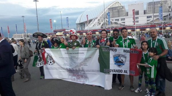 Hinchas mexicanos en Sochi Hinchas mexicanos en Sochi - Sputnik Mundo