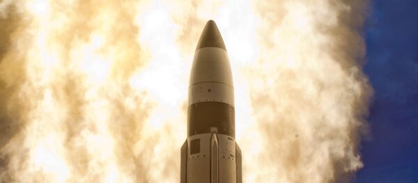 Un misil de medio alcance SM-3 (archivo) Un misil de medio alcance SM-3 (archivo) - Sputnik Mundo