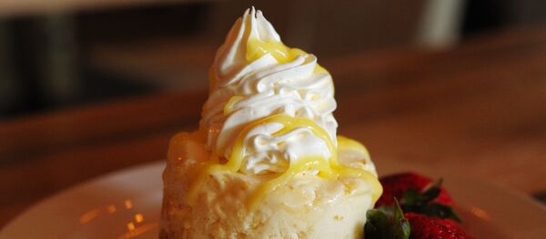 Un pastel con crema chantilly - Sputnik Mundo