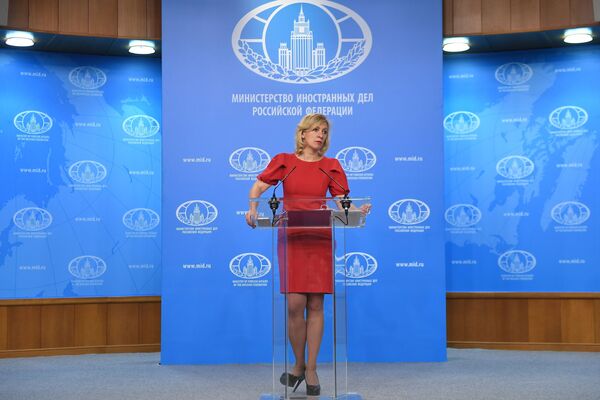 Estilo ruso: los mejores vestidos de María Zajárova - Sputnik Mundo