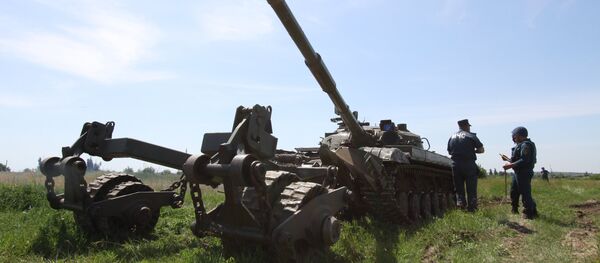 Un tanque en Lugansk, Ucrania Un tanque en Lugansk, Ucrania - Sputnik Mundo