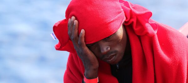 Un migrante de Libia - Sputnik Mundo