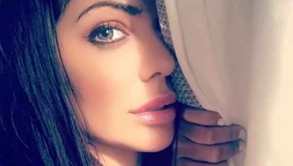 Miss BumBum promete un regalo especial a los futbolistas rusos si llegan a la final (fotos) - Sputnik Mundo