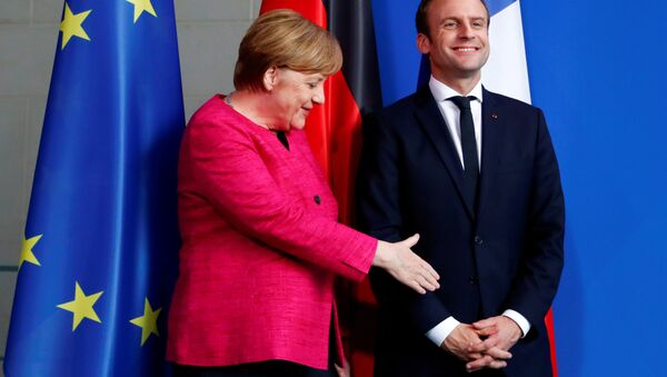 Emmanuel Macron, presidente de Francia, y Angela Merkel, canciller alemana (archivo) Emmanuel Macron, presidente de Francia, y Angela Merkel, canciller alemana (archivo) - Sputnik Mundo