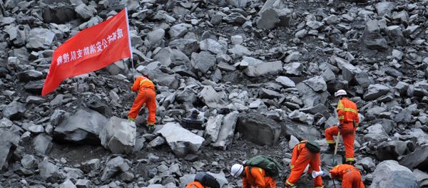 Los rescatadores buscan supervivientes tras el deslave en China Los rescatadores buscan supervivientes tras el deslave en China - Sputnik Mundo