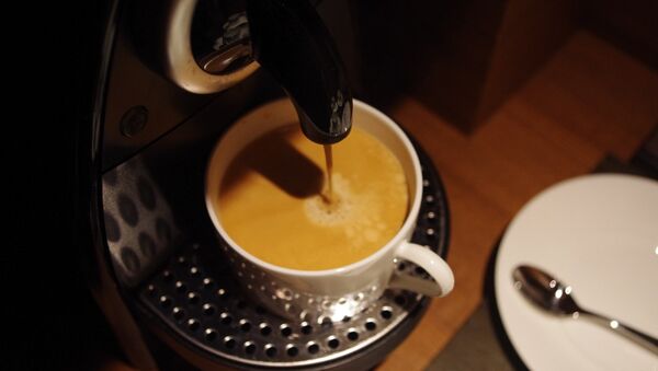 Una cafetera eléctrica - Sputnik Mundo