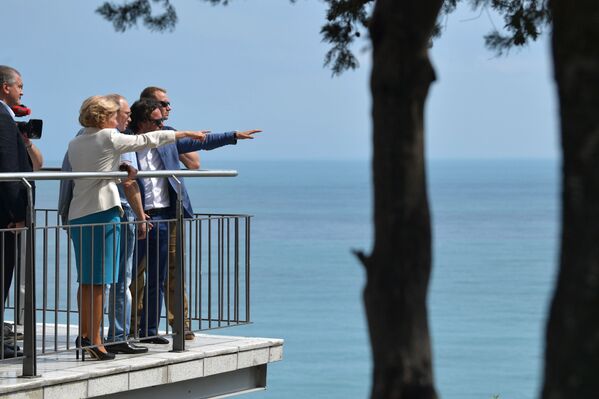 Vladímir Putin habla con los niños en Crimea - Sputnik Mundo