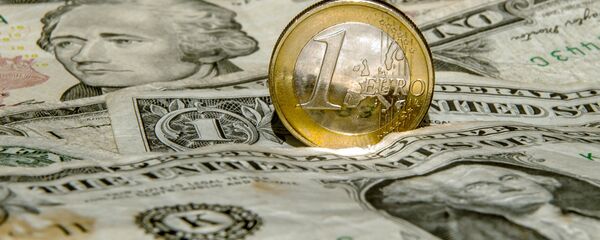 A one euro coin is pictured on one US dollar notes - Sputnik Mundo