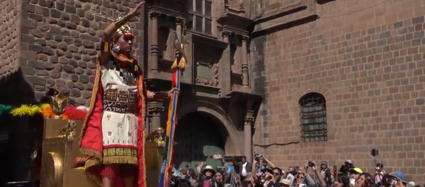Miles de personas participan en Perú en el festival inca del sol Inti Raymi Miles de personas participan en Perú en el festival inca del sol Inti Raymi - Sputnik Mundo