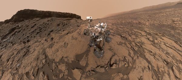 El rover Curiosity en la superficie de Marte - Sputnik Mundo